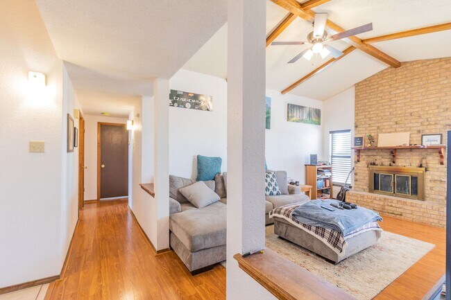 Foto del edificio - Cozy Three Bedroom Home with Solar Panels