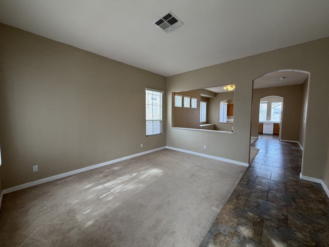 Building Photo - 7896 Bonaventure Dr