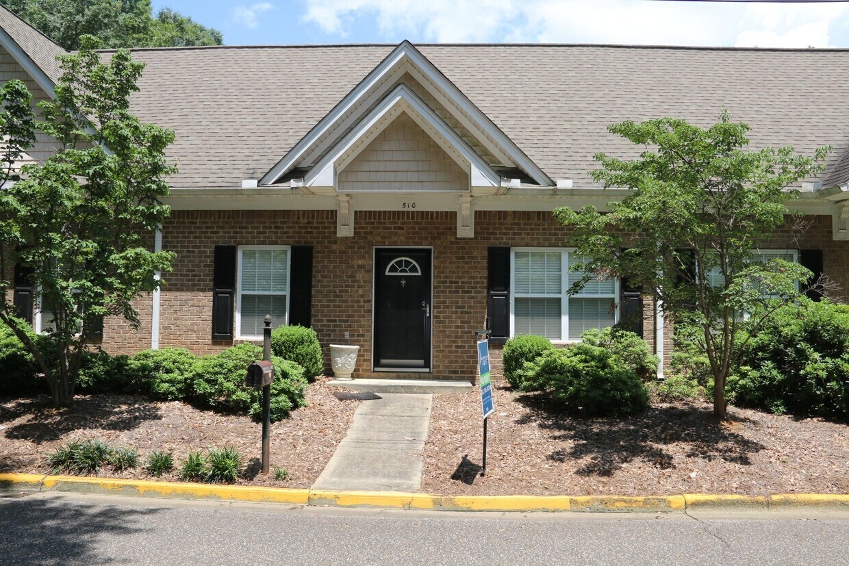 Primary Photo - $625/bed for 3/3 in Auburn - Available Fal...