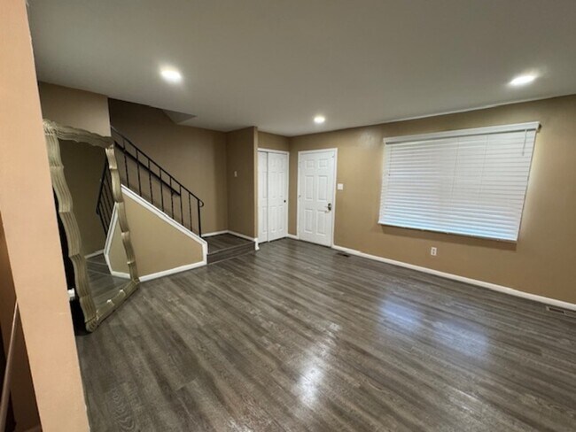 Foto del edificio - 241 Cedarmere Cir
