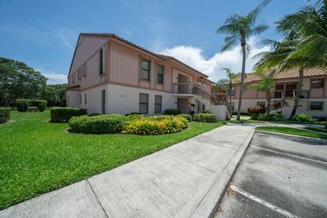 Foto del edificio - 3355 Jaywood Terrace