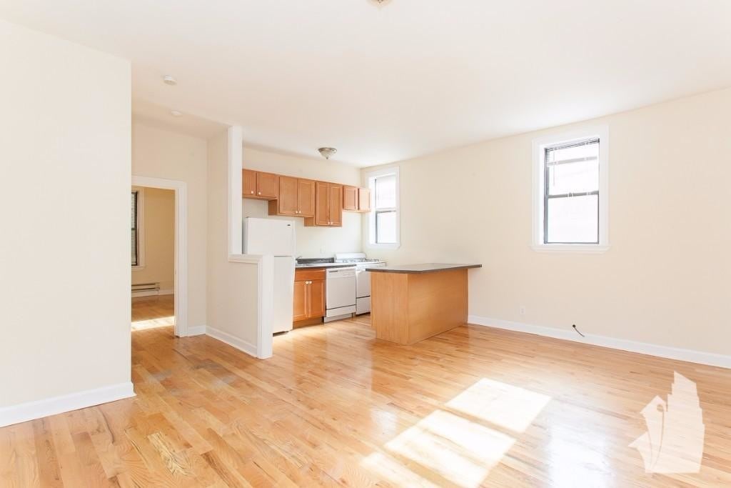 Photo - 725 West Barry Avenue-B1