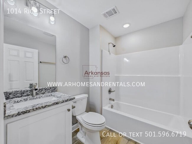 Building Photo - 1014 Rice St