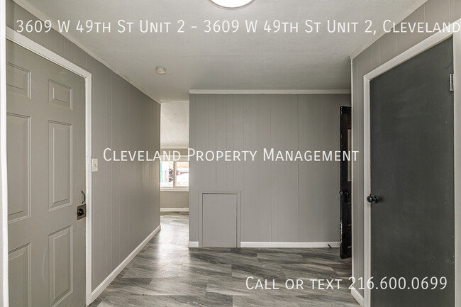 Building Photo - Updated West Side Cleveland Duplex