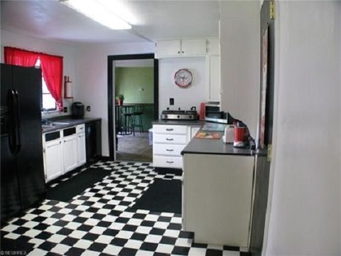 Kitchen - Front - 195 E Main St