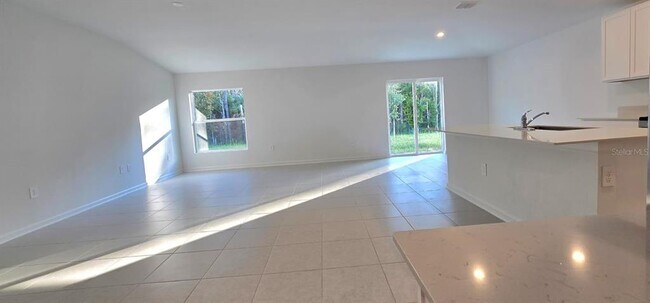 Foto del edificio - 5034 Barnet Dr