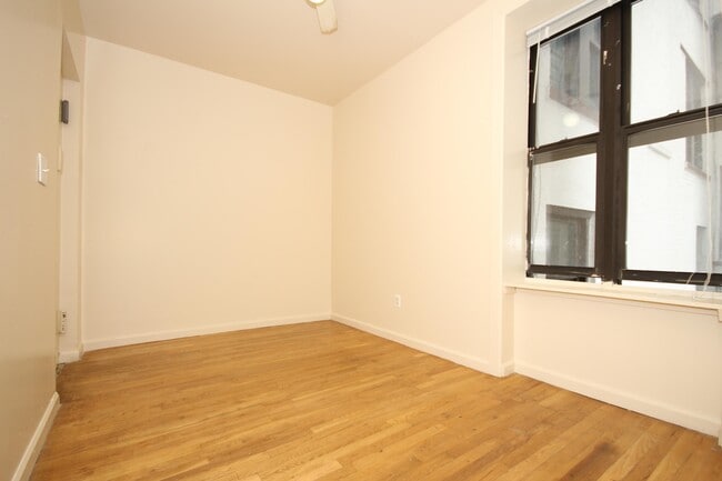 Building Photo - 55 Tiemann Pl