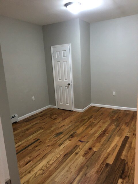 Foto del edificio - 1174 Forest Ave