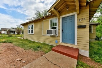 Building Photo - 1126 N Kelham Ave