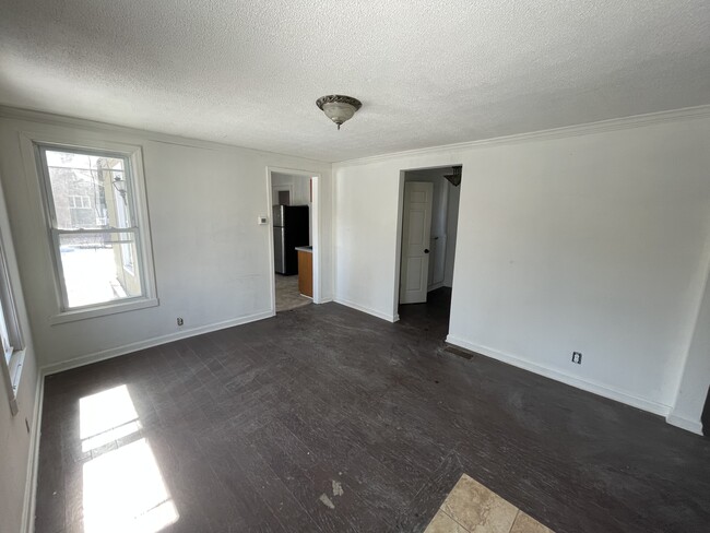 Front Room - 303 Benton St