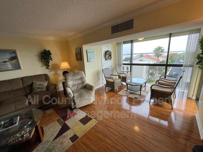 Building Photo - 830 S Gulfview Blvd