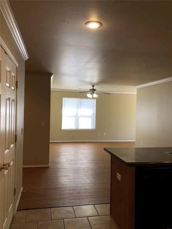 Building Photo - 1650 Willowbrook Dr
