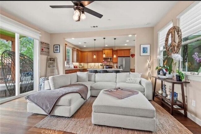 Foto del edificio - Charming 3 bed/2.5 Bath Home with Office