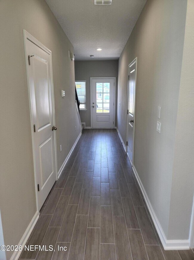 Foto del edificio - 118 Pinebury Ln