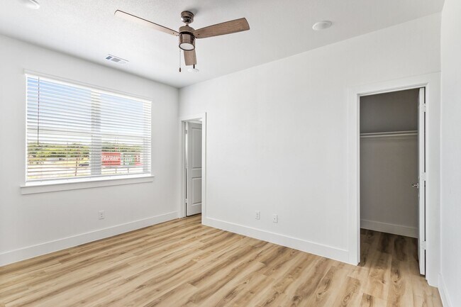 Foto del edificio - 2505 Benbrook-501 2509 unit 501-28
