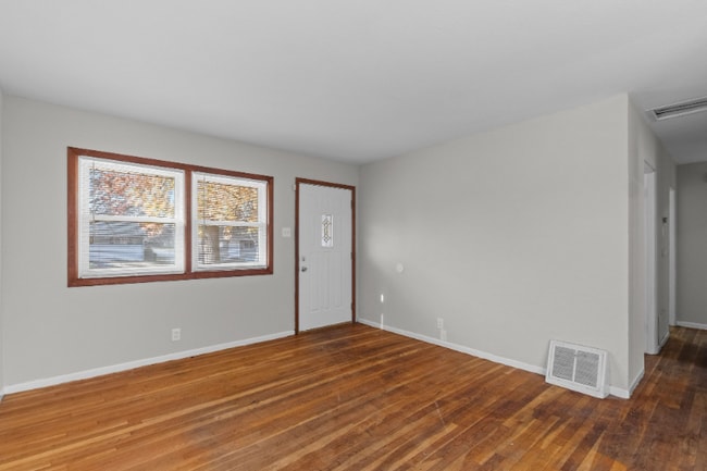 Building Photo - 205 Perthshire Rd