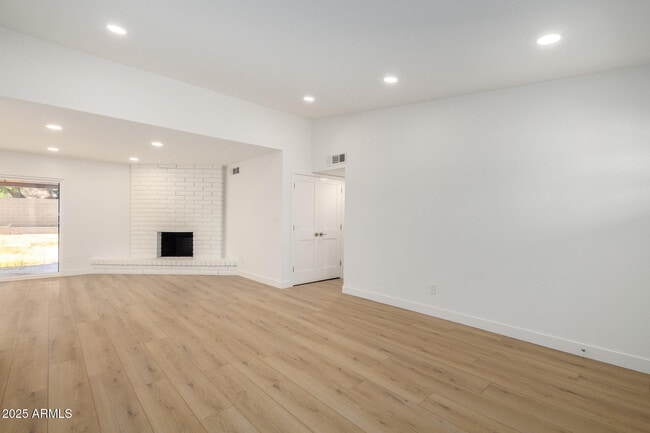 Building Photo - 5038 E Winchcomb Dr