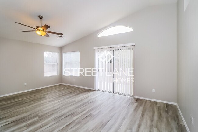 Building Photo - REDUCED- Charming 3 Bedroom in Glendale!
