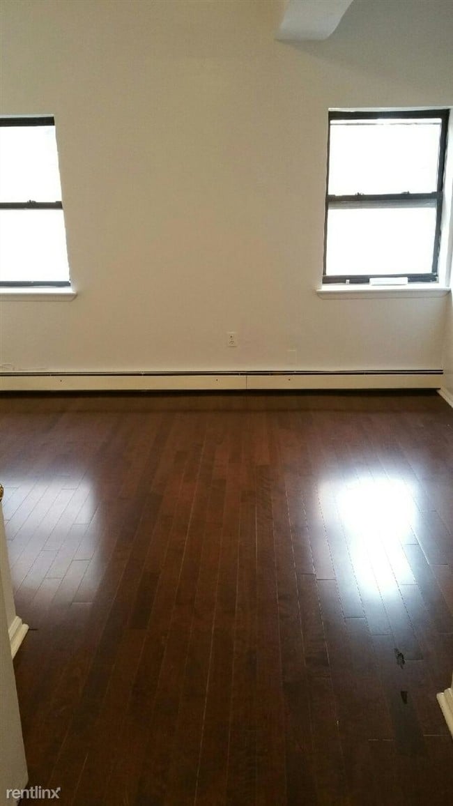 Building Photo - 2 br, 1.5 bath  - 5700 Mosholu Ave
