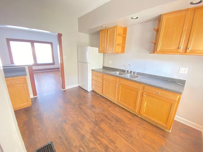 Foto del edificio - 8 E Hillcrest Ave