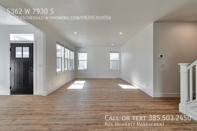 Building Photo - Luxury, Location, and Convenience.