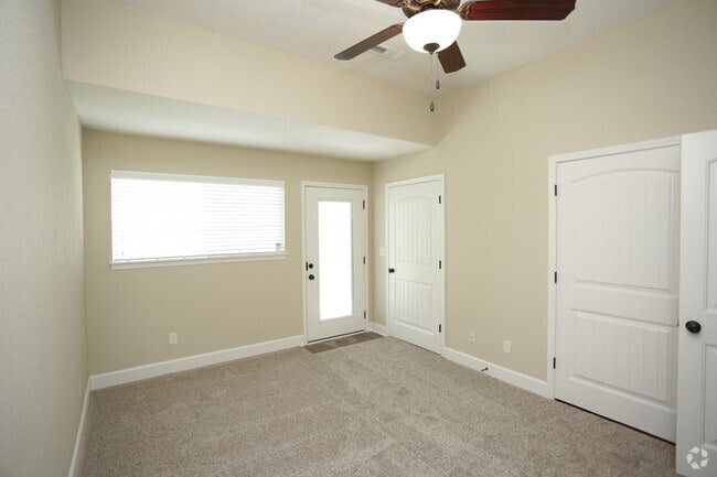 Building Photo - Staley Crossing Townhomes