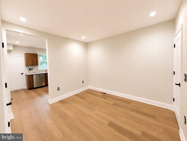 Foto del edificio - 6534 N Lambert St
