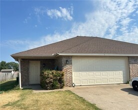 Building Photo - 962 Remington Dr