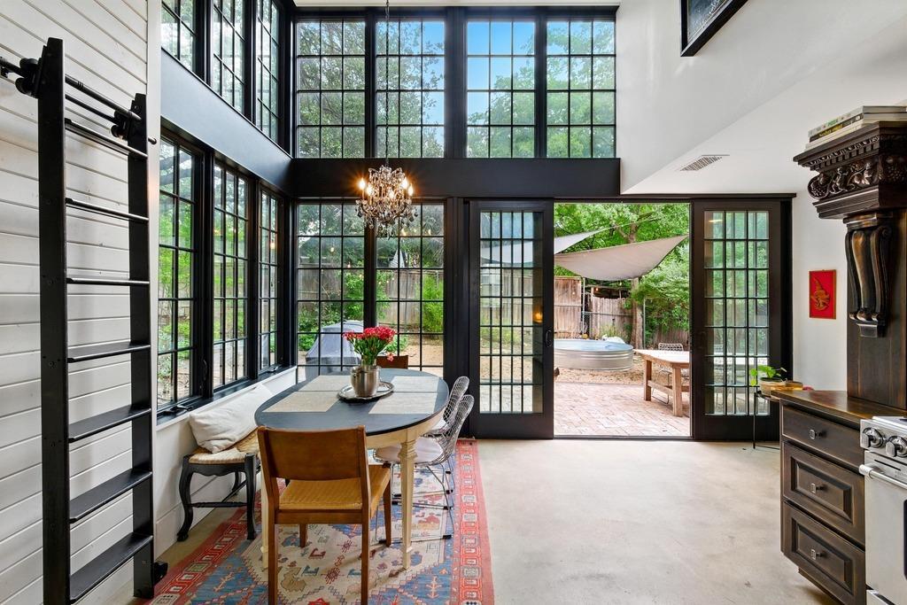 Foto principal - 813 1/2 E 13th St