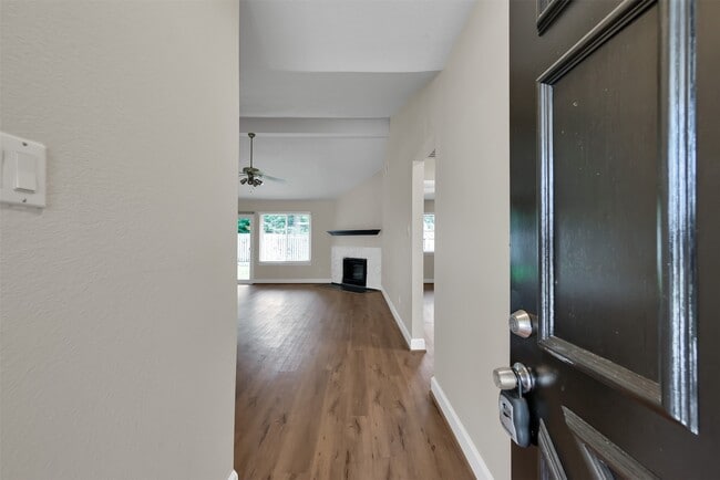 Building Photo - 22318 Meadowrock Dr