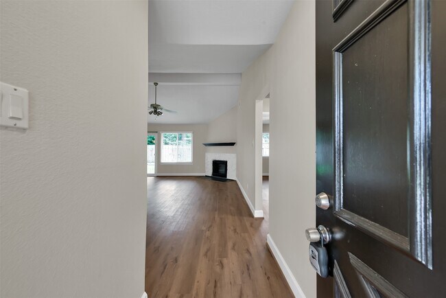 Foto del edificio - 22318 Meadowrock Dr