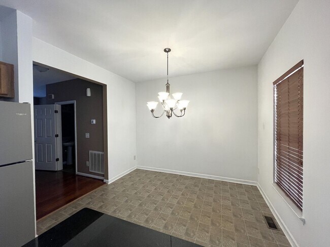 Foto del edificio - Great 2 Bedroom Townhome with Basement and Garage!