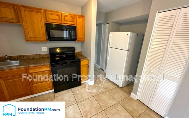 Building Photo - 1165 Krayer St