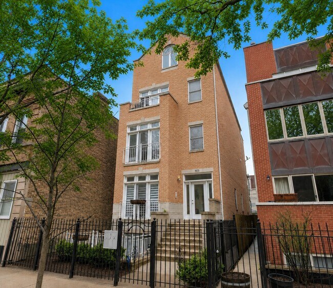 Building Photo - 2855 N Damen Ave