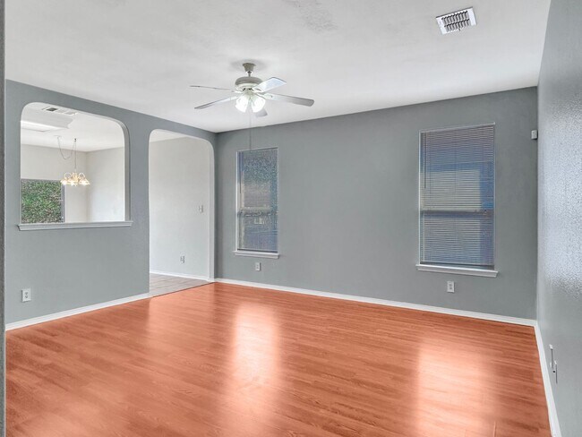 Foto del edificio - Alamo Ranch 3/2 + Flex Space, Stainless Appliances & 2-Car Garage