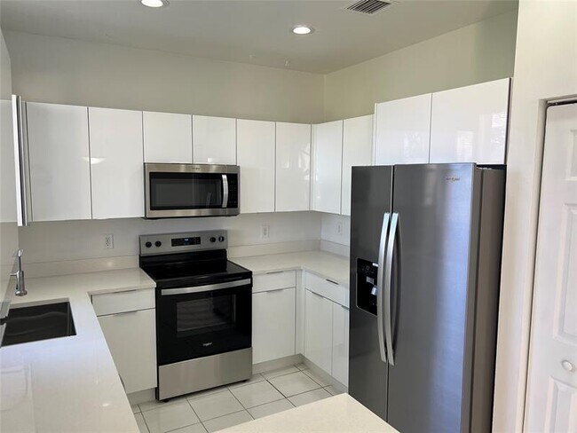 Foto del edificio - 614 NW 170th Terrace