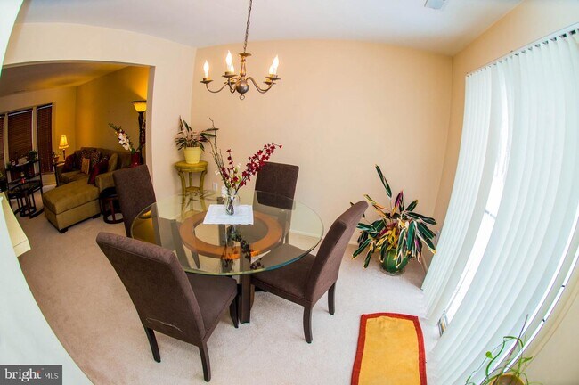 Foto del edificio - 15624 Emery Ct