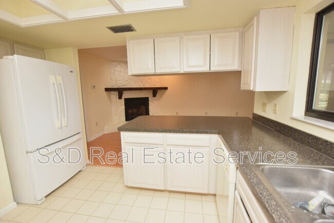 Foto del edificio - 1715 High Point Dr