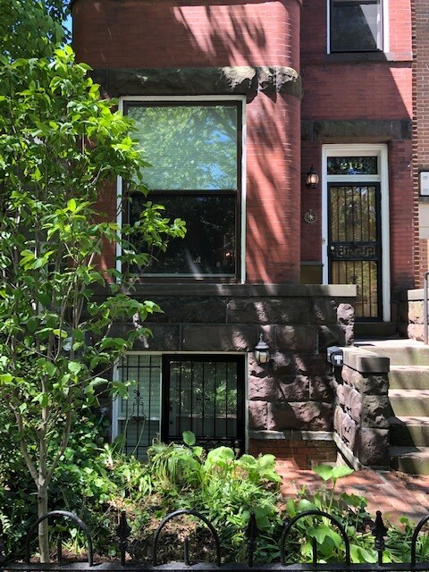 Foto del edificio - 219 9th St SE