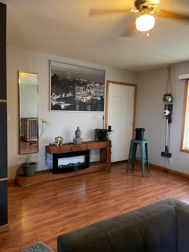 Foto del edificio - 5944 W 63rd St