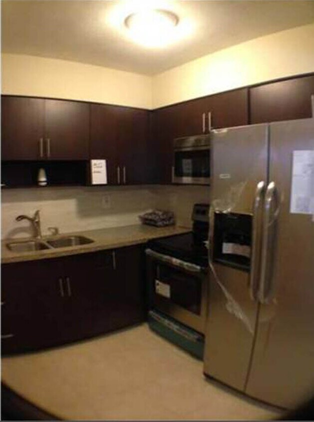 Foto principal - 320 NE 166th St