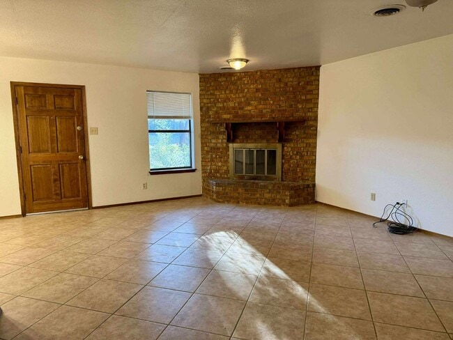 Building Photo - 2908 N Alhambra Dr