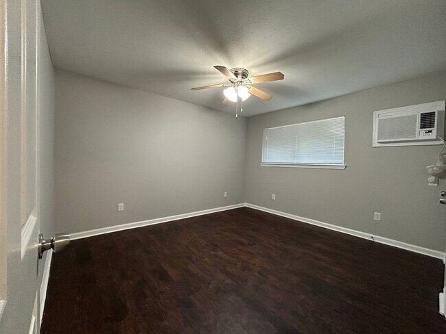 Foto del edificio - 831 W 25th Street Unit 7