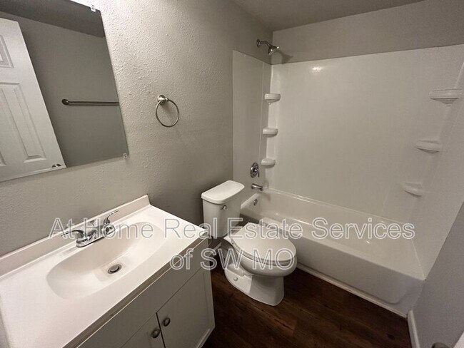 Foto del edificio - 712 E Sunshine St