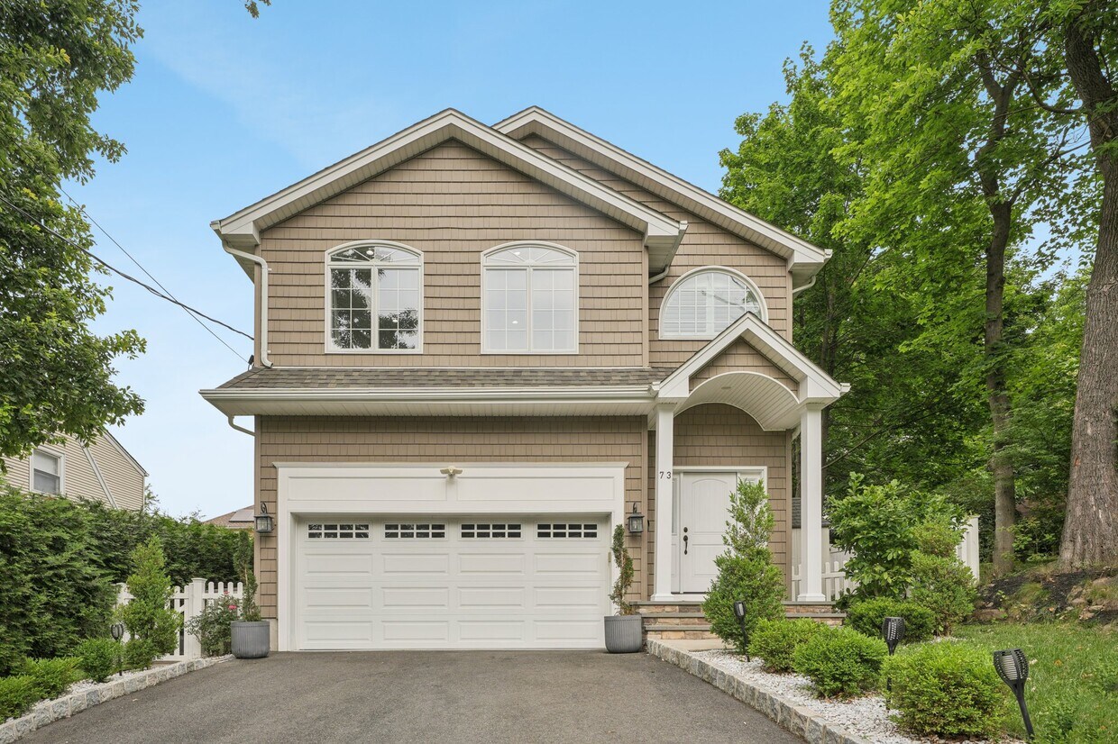 Foto principal - 73 Linwood Ave