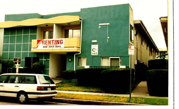 Foto del edificio - 6649 Wilkinson Ave