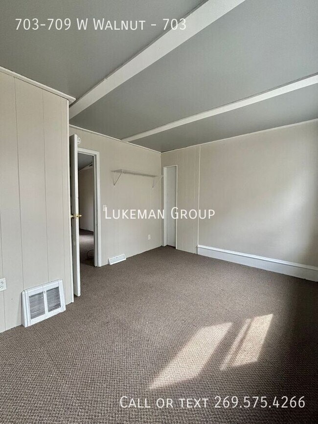 Building Photo - 703-709 W Walnut-703