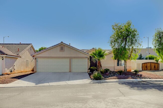 Foto del edificio - GREAT ONE STORY SINGLE FAMILY HOME IN CUTE...