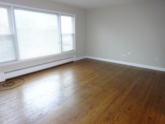Foto del edificio - 5857 W Montrose Ave