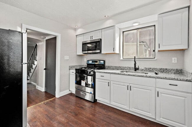 Photo - 1653 Suburban Avenue Apartment